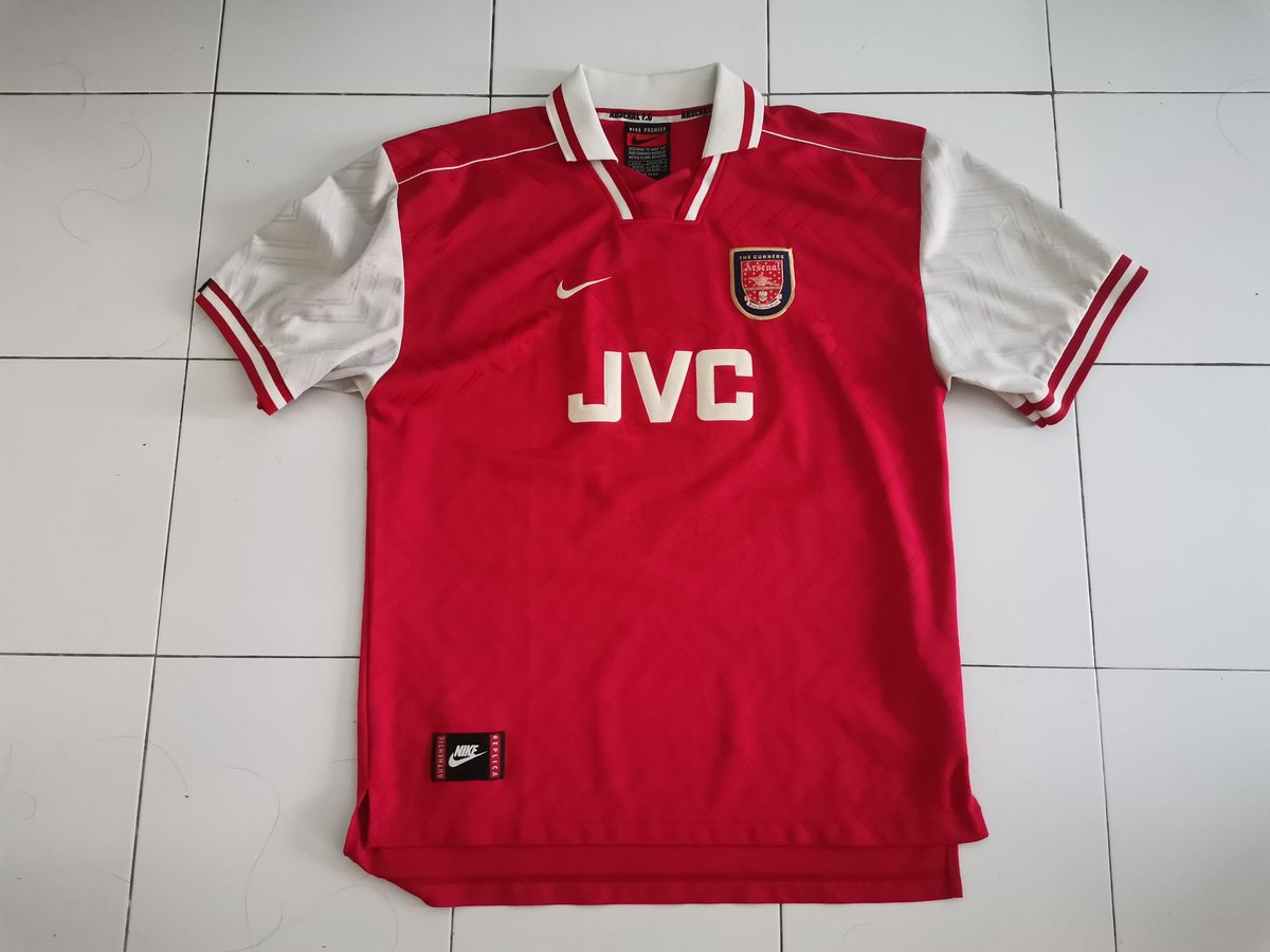 aeroberg's tweet photo. #MyFirstJersey

All with my own savings. Not easy when the daily allowance I got for school lunch was only RM3. Little by little the fund grew and top off by CNY ang pows, finally enough to get this RM185 jersey back in '97. Even better that @Arsenal did the double in this 🤩 https://t.co/N0J3qMIvUJ