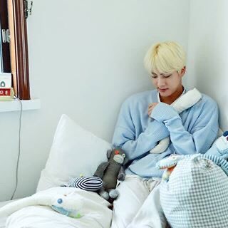 Cozy with his teddy •ɞ•  #JIN  #SEOKJIN  #BTS    #방탄소년단    #진  @BTS_twt
