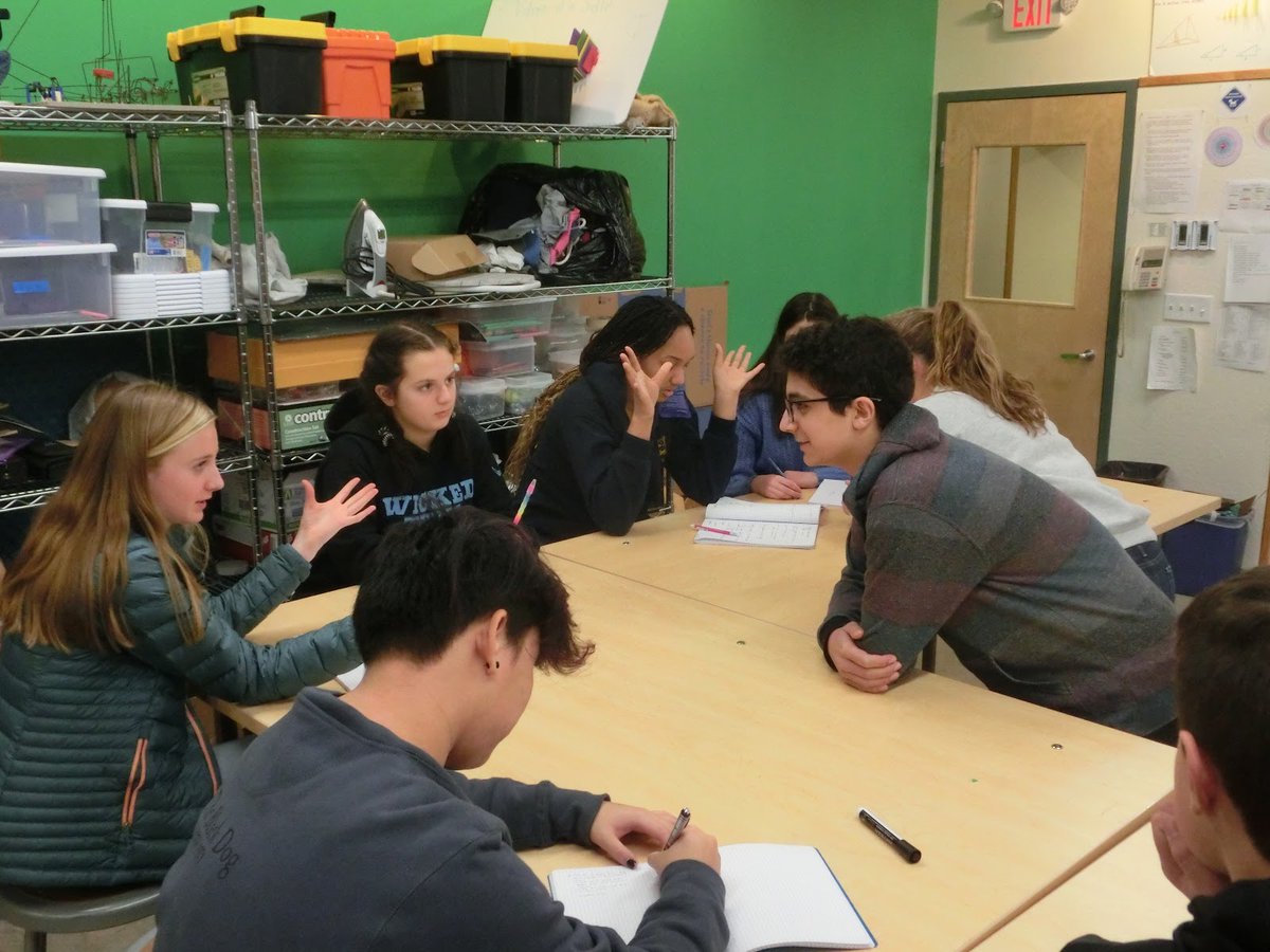 waringrobotics's tweet photo. One of the great things we've gotten to do with our Student Carbon Calculator Curriculum Innovation Project is actually teaching it to an 8th-grade science class at our school! Here's us teaching parts of the curriculum. #FIRSTFFC #FIRST #FLL @firstlegoleague @FIRSTweets https://t.co/a2cLGzSmBQ
