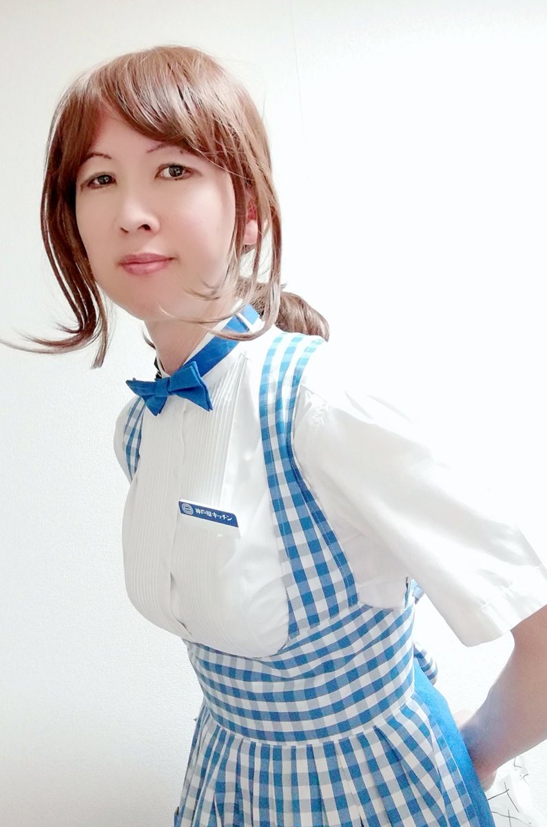 Twitter पर 装い手 よそおいて コスプレイヤー 土曜日はコスプレの日 試しにスッピンで撮影したらスッピンのほうが自分が思ってる神戸屋のおねえさんイメージに近かった 漫画でよくある初心者が化粧するとケバくなる現象そのまんま アニメのコスプレをスッピンで