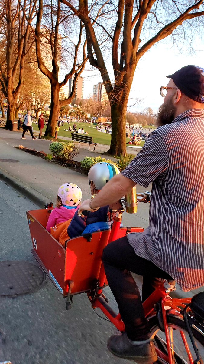  #Bike365 day 101: We rode our Bakfiets &  @ternbicycles  #GSD around the now-closed-to-cars Stanley Park Drive, along the new  #PhysicalDistancing bike lane on Beach Ave. Saw many families & seniors riding, two people on adaptive trikes. 25km  #30DaysOfBiking