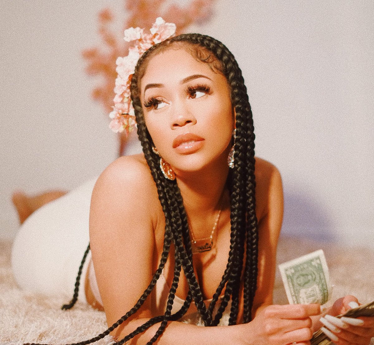 Saweetie's tweet photo. ✨🦦✨ https://t.co/wq4Zp2gKw3