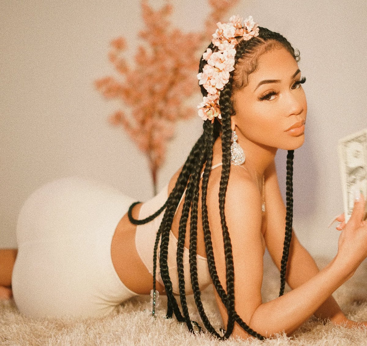 Saweetie's tweet photo. ✨🦦✨ https://t.co/wq4Zp2gKw3