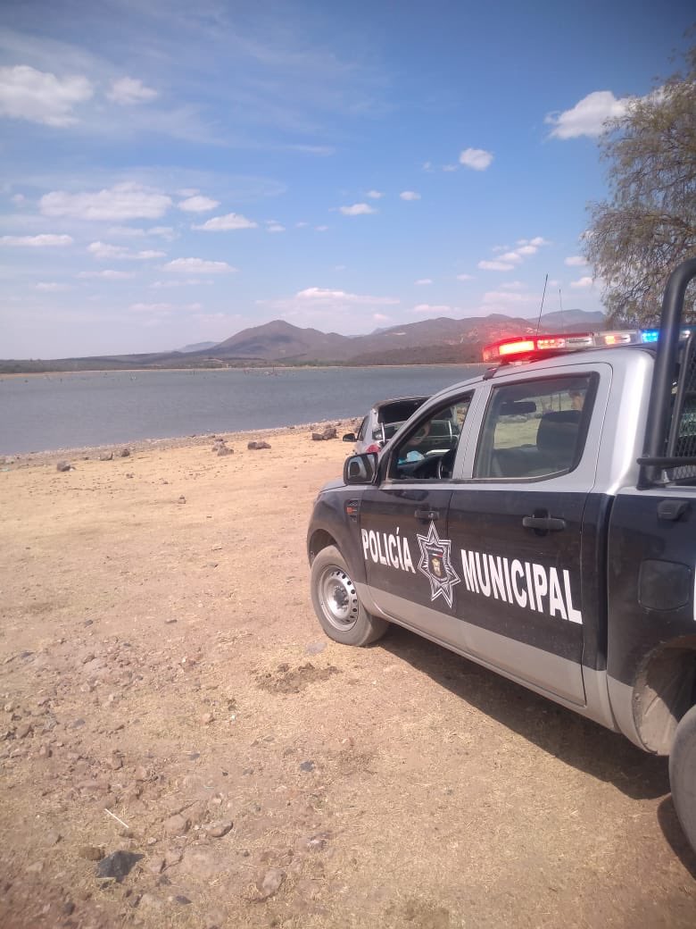GobiernodeLagos's tweet photo. La #vigilancia continua en diferentes #presas de #LagosDeMoreno.
Por la emergencia sanitaria ante el covid-19 se encuentran #cerradas hasta nuevo aviso.
En esta periodo de asueto, recuerda permanecer en tu #casa y salir solo para lo más necesario.
#YoMeQuedoEnCasa https://t.co/7qfrnnD2ma