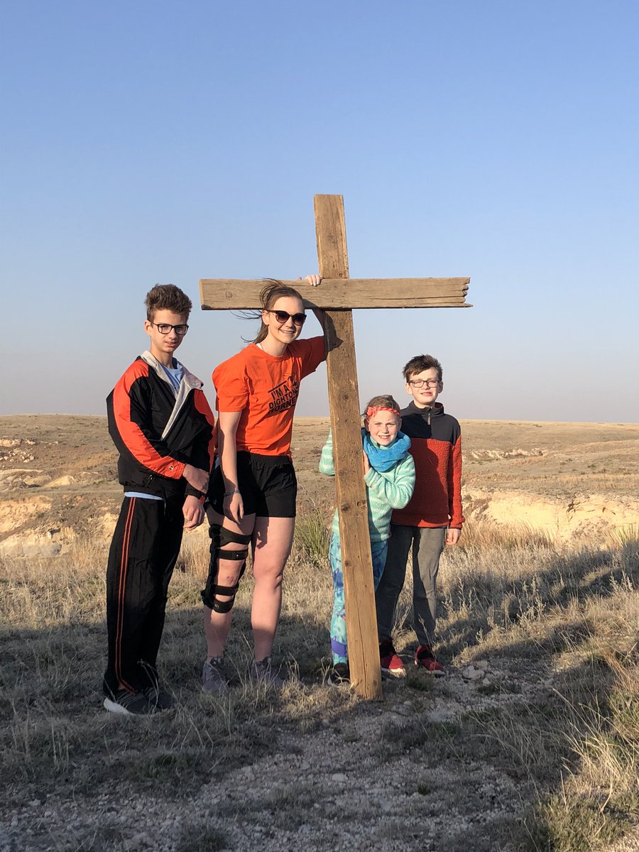 grecddroberts's tweet photo. We had our own Good Friday service tonight. Ella carried the cross about a mile and a half up to the pasture. We sang songs, prayed and read the passion. It was wonderful. Did my heart good. https://t.co/3uzJlax4OV