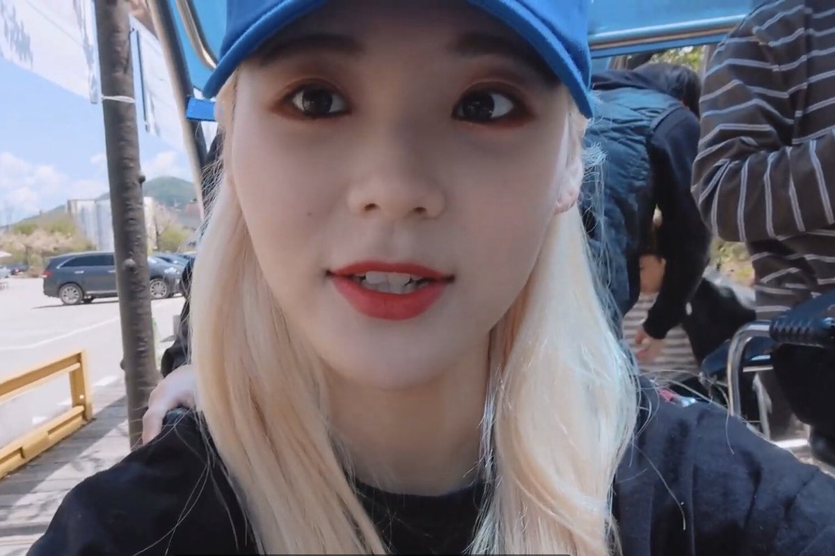 her vs the view which ones better jinsoul duh next