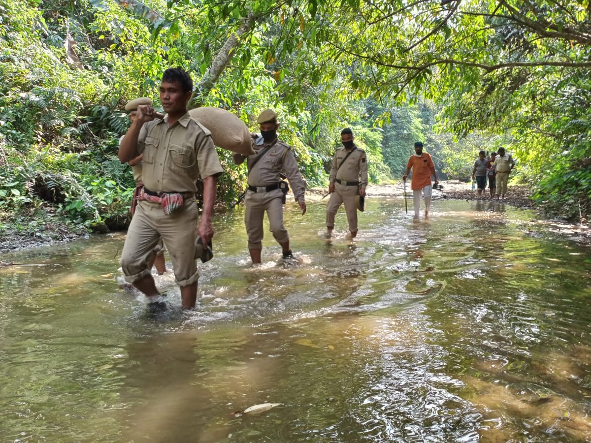 BjpBiplab's tweet image. Tough times never last,but tough people do!

I salute Tripura Police &amp;amp;TSR jawans who are working round the clock to ensure safety &amp;amp; also distributing food items to the remotest areas of Tripura

With such dedicated efforts we will definitely overcome this pandemic soon

#StayHome