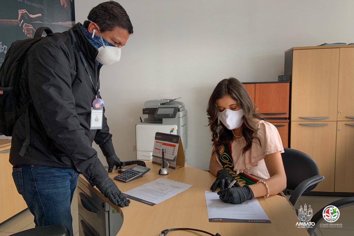 ambatofff's tweet photo. En las oficinas de Ambandine S.A. se realizó la entrega del auto de la marca Dongfeng Ecuador que esta empresa obsequia a la ganadora del certamen 
Laura Palacios Reina de Ambato 2020.
#Ambato #QuedateEnCasa https://t.co/W859YuHWHs