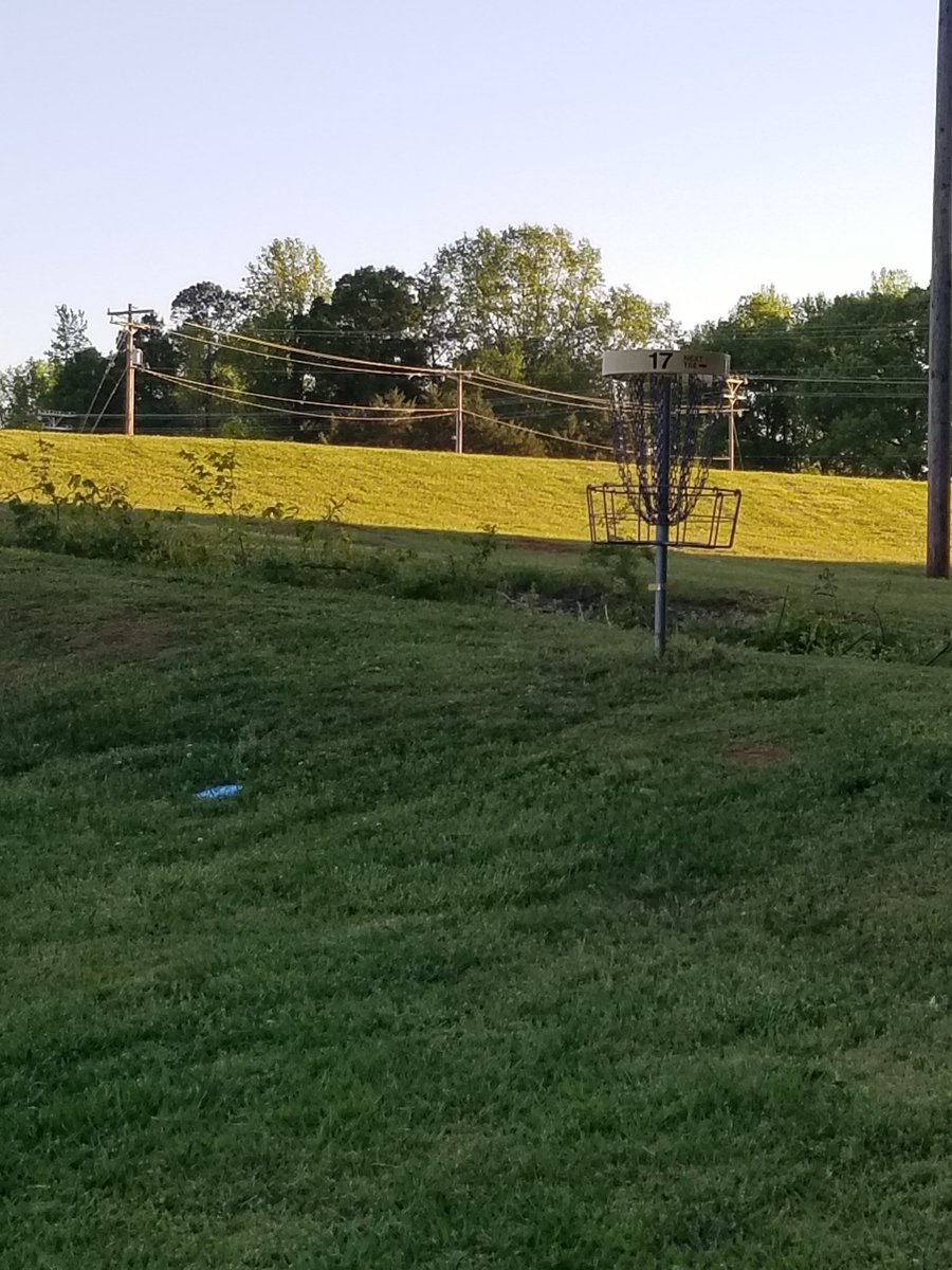 BHough68's tweet photo. What a fun day of disc golf. Been a while since I've played 3 rounds in a day. https://t.co/DzshK6rR9N