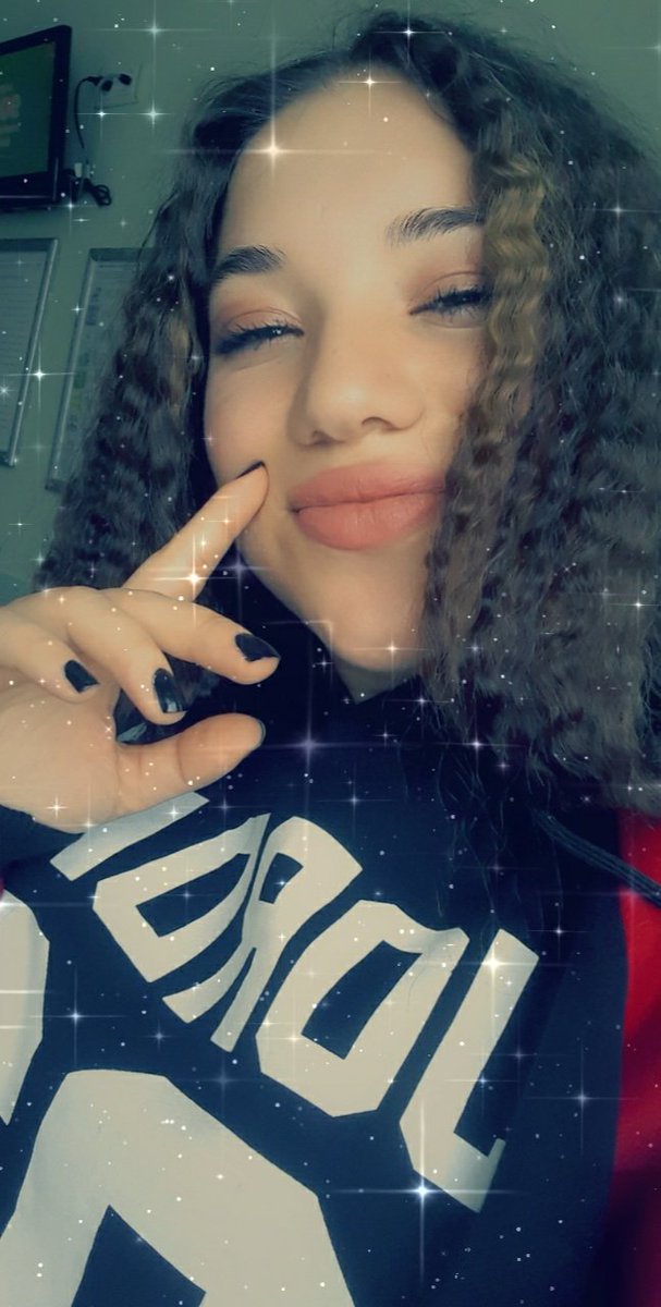 Sen bu hikayeyi boşver gel seninle yeni bir hikaye yazalım 🤭🙈