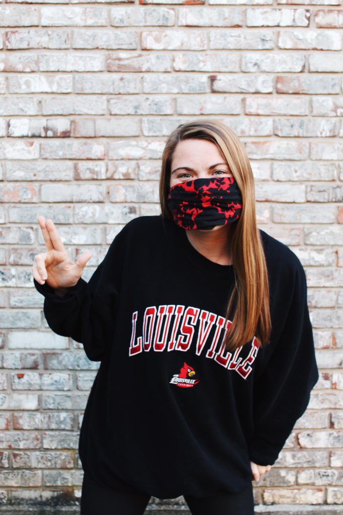 wright_abbie's tweet photo. @UofLComm the Challenge is on!
#CardsCovered is a response to CDC guidelines to promote wearing face masks! Post a face mask selfie or donate and challenge 3 other people!
I challenge @Michelleappel3, @KirstenCarrico, and @EvanLang4 
https://t.co/zsLazUsSOb
#WeAreUofL | #GoCards https://t.co/SL9pepcPxD