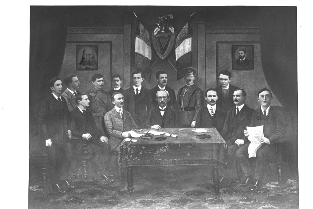 Seachtar's tweet photo. Remembering the brave men and women that gave up their lives for Irish freedom at Easter 1916. Ireland unfree shall never be at peace. #EasterRising https://t.co/yoqZZD5GSB