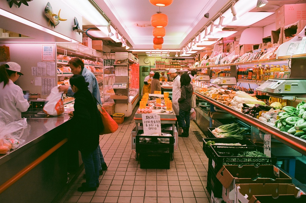 ForOurFutureVA's tweet photo. “I find it fascinating how fast grocery store workers like me have gone from being considered unskilled labor to being recognized as essential personnel,” @UFCW400 Linda Harris #RaiseTheWageVa #WeAreStillWorking @GovernorVa
via @RVAmag https://t.co/gGz7AbRDkb https://t.co/NduZMZHdPe