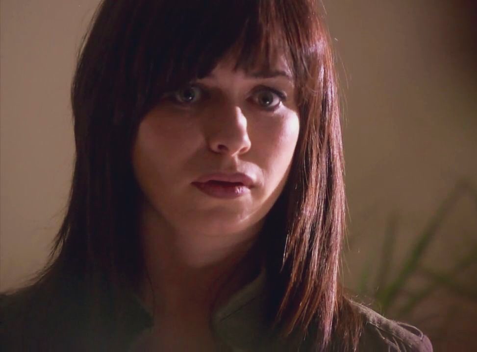 she’s just trying her best and trying to help other people ilysm gwen cooper