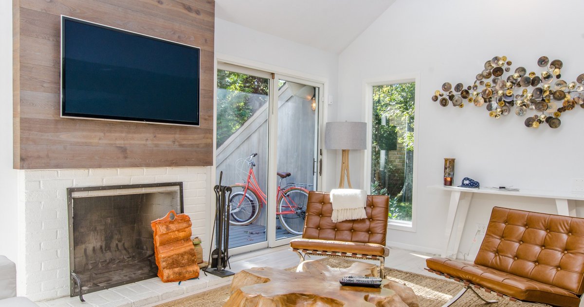 securamsmart's tweet photo. Stand out as a host by making your rental home smart AND secure. Here are 5 pro tips to get you started.   

Hope you enjoy. Tell us your thoughts.  

https://t.co/6KZRQZu5RW

#securam #securamtouch #smarthome #smarthomes #smartlock #smarttech #homeautomation #tech https://t.co/23MSMwsxdT