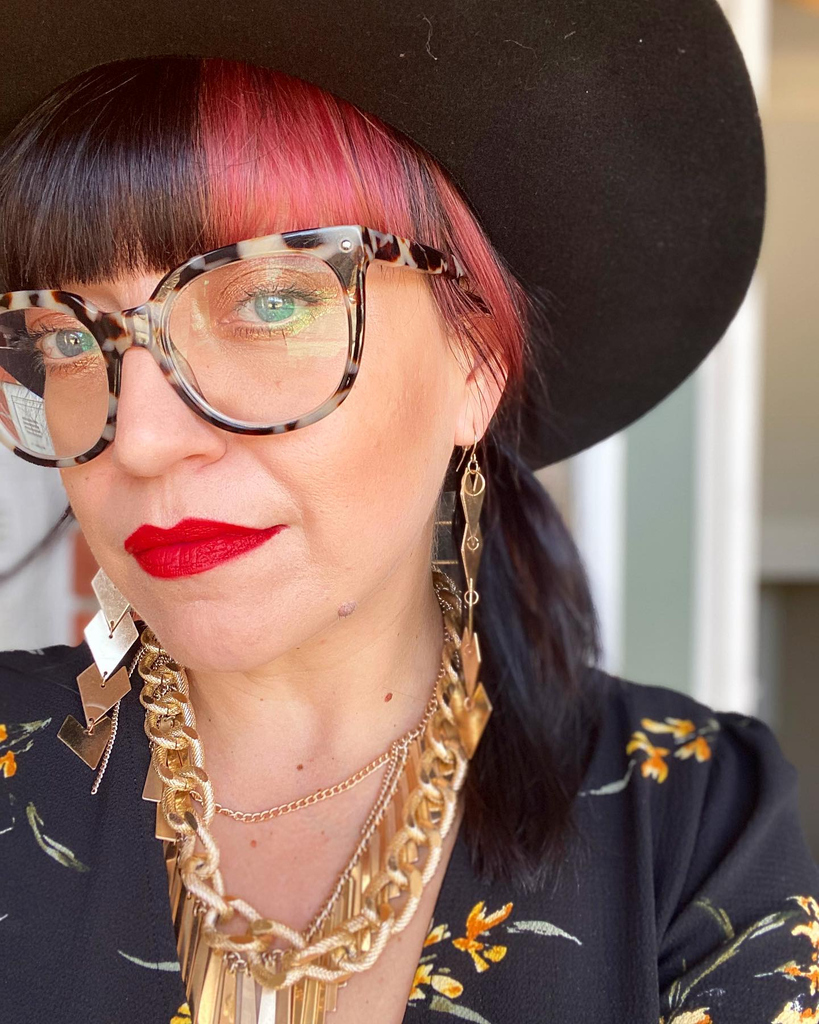 redbloomsalon's tweet image. #RedBloomInRealLife 📸@aldonabcreative ❤️We've got a feeling we'll be seeing more #hatselfies and we're here for it! 🙌Thanks dor the inspo Aldona #waitforyourstylist #showyourroots