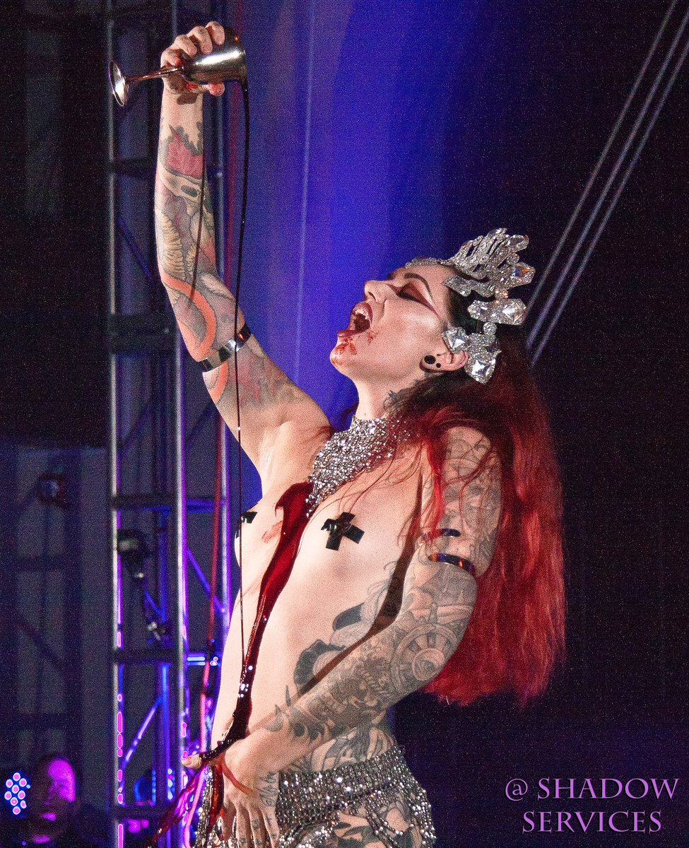 CervenaFox's tweet photo. Missing the stage today...comment below with the bat emoji and letโs try get 100 bats on here!!!! ๐ฆ๐ฆ๐ฆ๐ฆ Photo by #shadowservices https://t.co/McPRFd0IOY