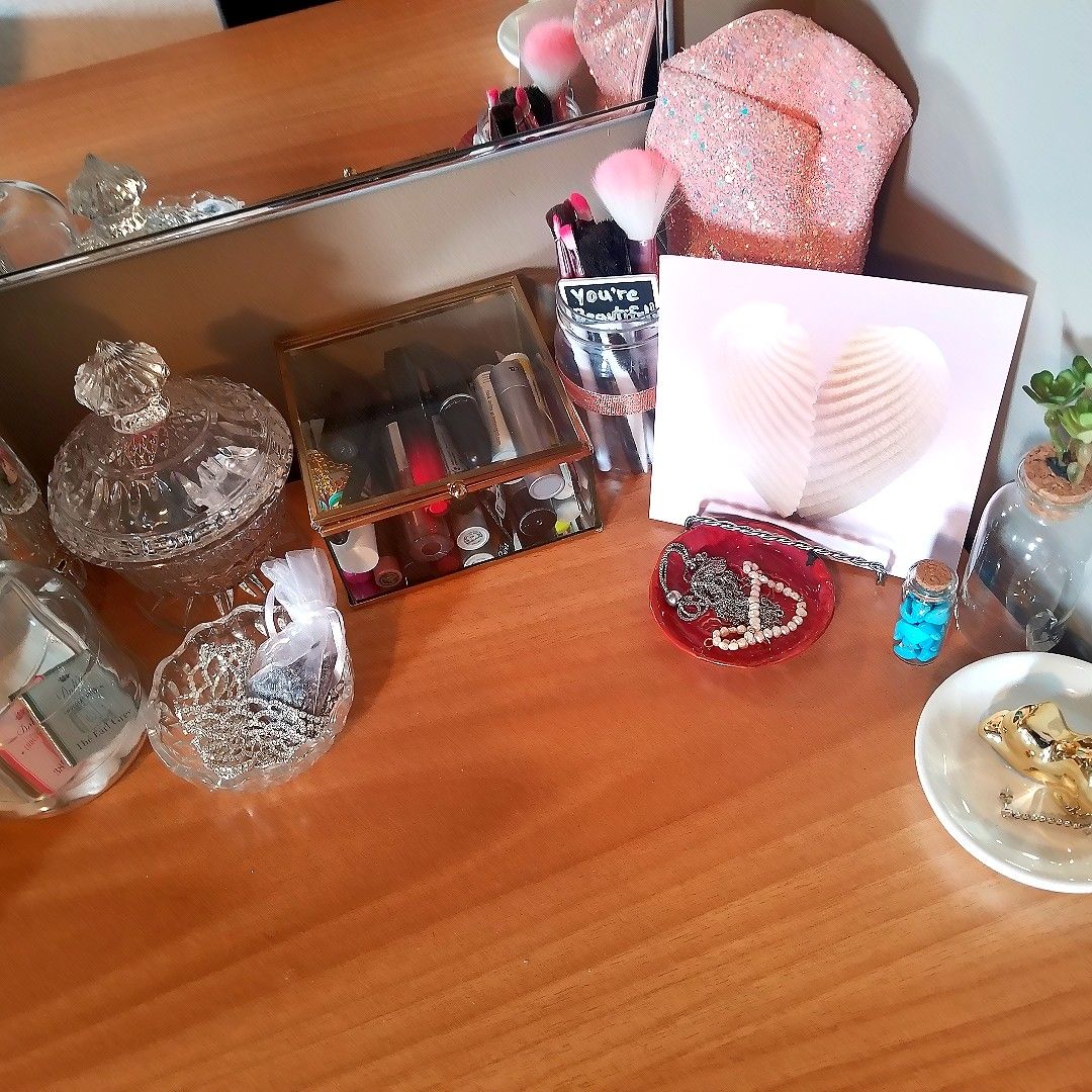 LindaleaEdw's tweet photo. A pretty place just for me! #thebigclean #allorganized #vanity #setup #influenster #beauty #TheBigClean https://t.co/9gWYTrTgSh https://t.co/FHLFiOZUgY