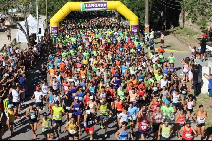 NingunArroba_'s tweet photo. Los runner van a poder salir, pero con distanciamiento social.

* Las plazas de Argentina mañana.* https://t.co/L0bBYYlLfu