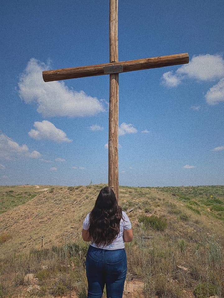 catolicass's tweet photo. “Mirad el árbol de la cruz, donde estuvo clavado Cristo, el salvador del mundo”.

¡Venid y adoremos!

En las primeras misiones que serví escuché por primera vez esta hermosa aclamación mientras el padre hacía procesión cantando con la cruz en alto, no pude contener mis lágrimas + https://t.co/T2JisxjT3E