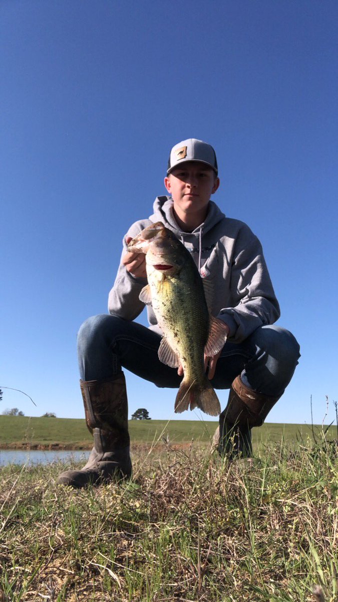 JaxonSanders3's tweet photo. Not a bad 5 and a half to 6 pounder! https://t.co/vx0yermhBp