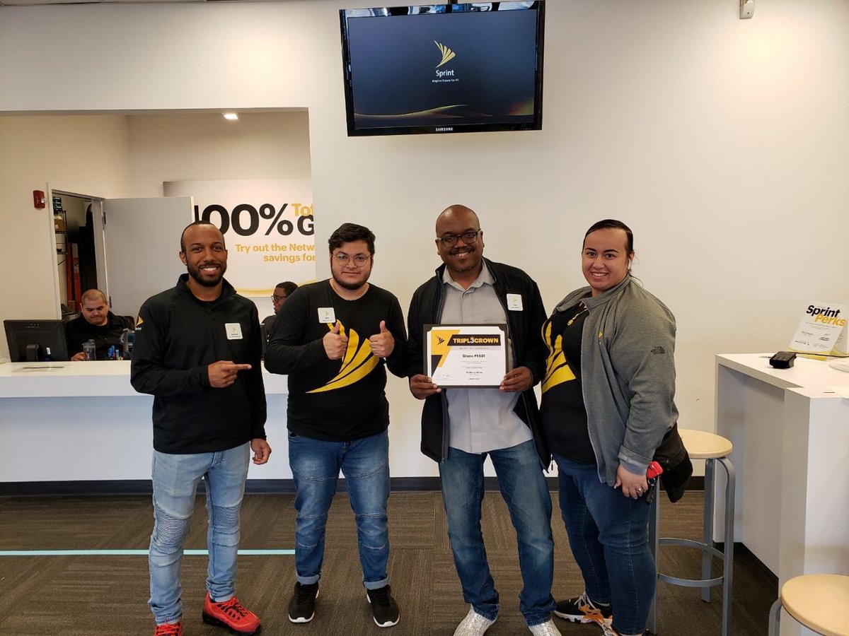 TmoTinaa's tweet photo. Downers Crew with our Triple Crown Certificate for January we just got it in so why not post , love my crew ! https://t.co/jfwoLMb0Nx