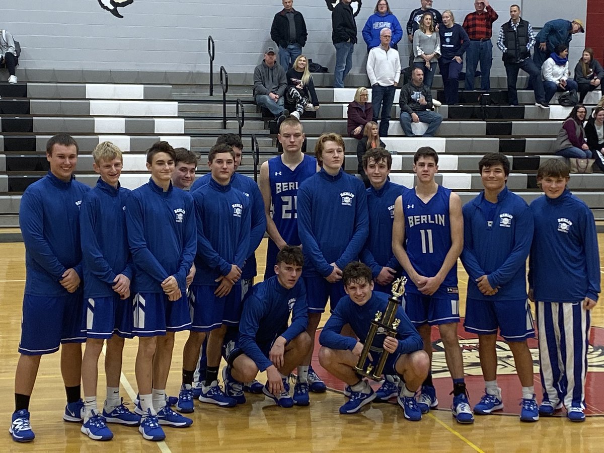 willspochart's tweet photo. Due to COVID-19 our basketball season was cut short but not before going 28-1 making it to the Elite 8. Winning the WestPAC and District 5 Championships and becoming the #1 RANKED TEAM IN THE STATE OF PA 🏀 https://t.co/4CC6fiq8x5