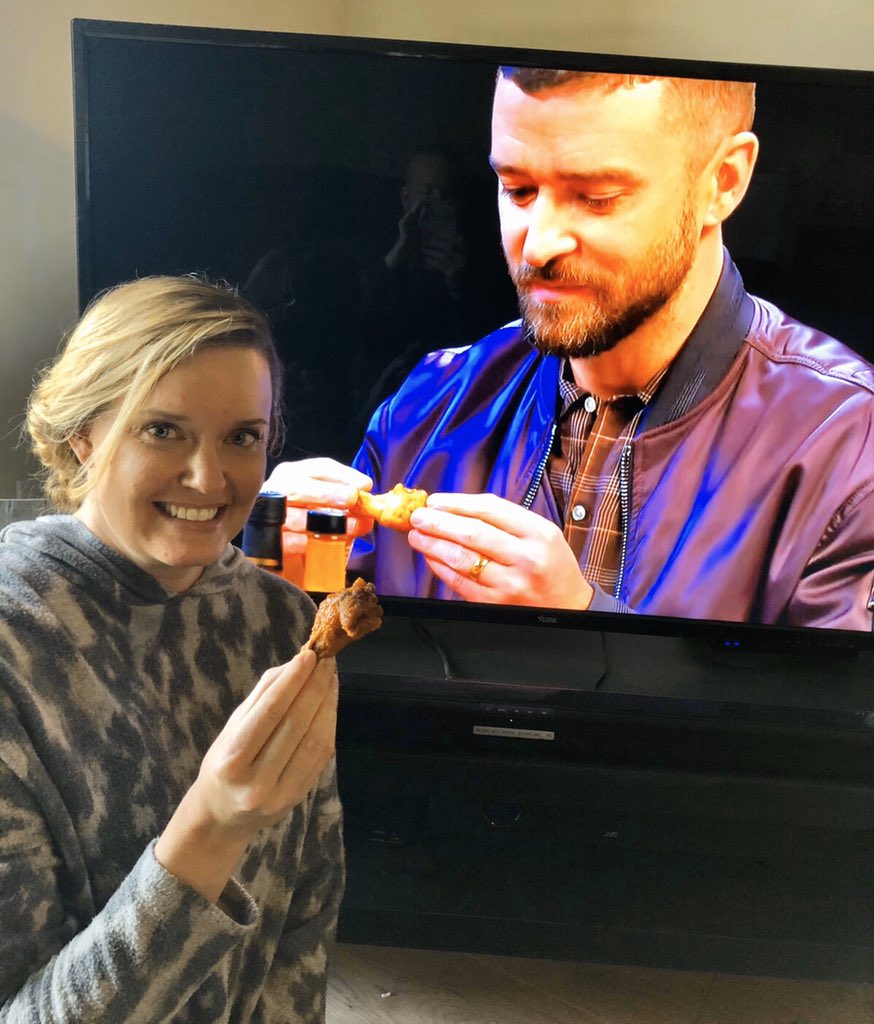 WhatJenLoves's tweet photo. Finally! @jtimberlake on @firstwefeast 🍗🔥 #crymeariver #bringingsweatyback 🥵 https://t.co/xqL5lYOqGF