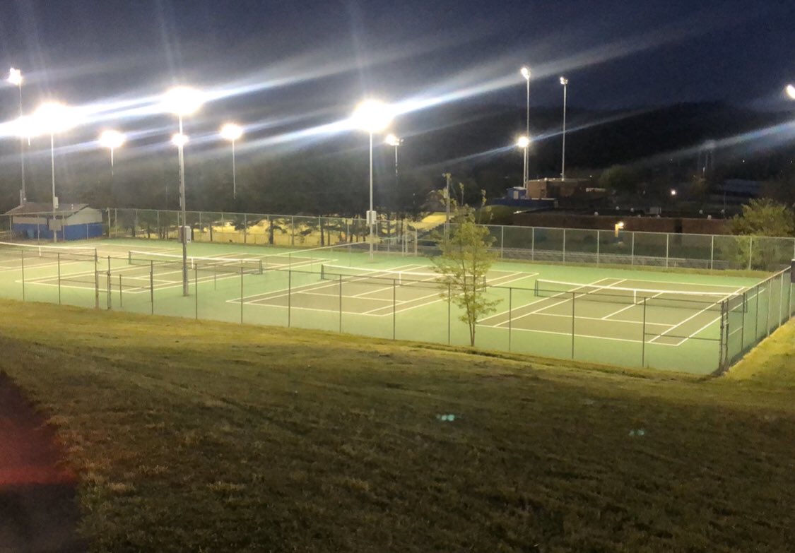 VolunteerAD's tweet photo. Friday Night Lights 

Recognizing and supporting the Class of 2020

Stadium lights tuned on at 20:20 for 20 minutes for the for class of 2020

#vhsproud 
#classof2020
#vhsstrong https://t.co/YLUIzJmGmg