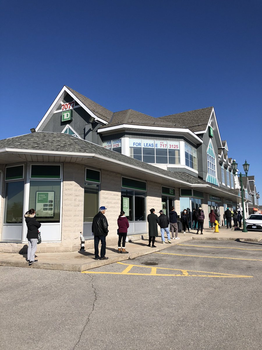 JoyceeeZzz's tweet photo. A special Easter without an egg hunt. 🐣 Found this lovely post in my neighborhood, proud to be an essential service worker, together we can make it through. ❤️@scott_belton @RachaelWong_TD @frankscarpitti https://t.co/2mtTsIFiW6