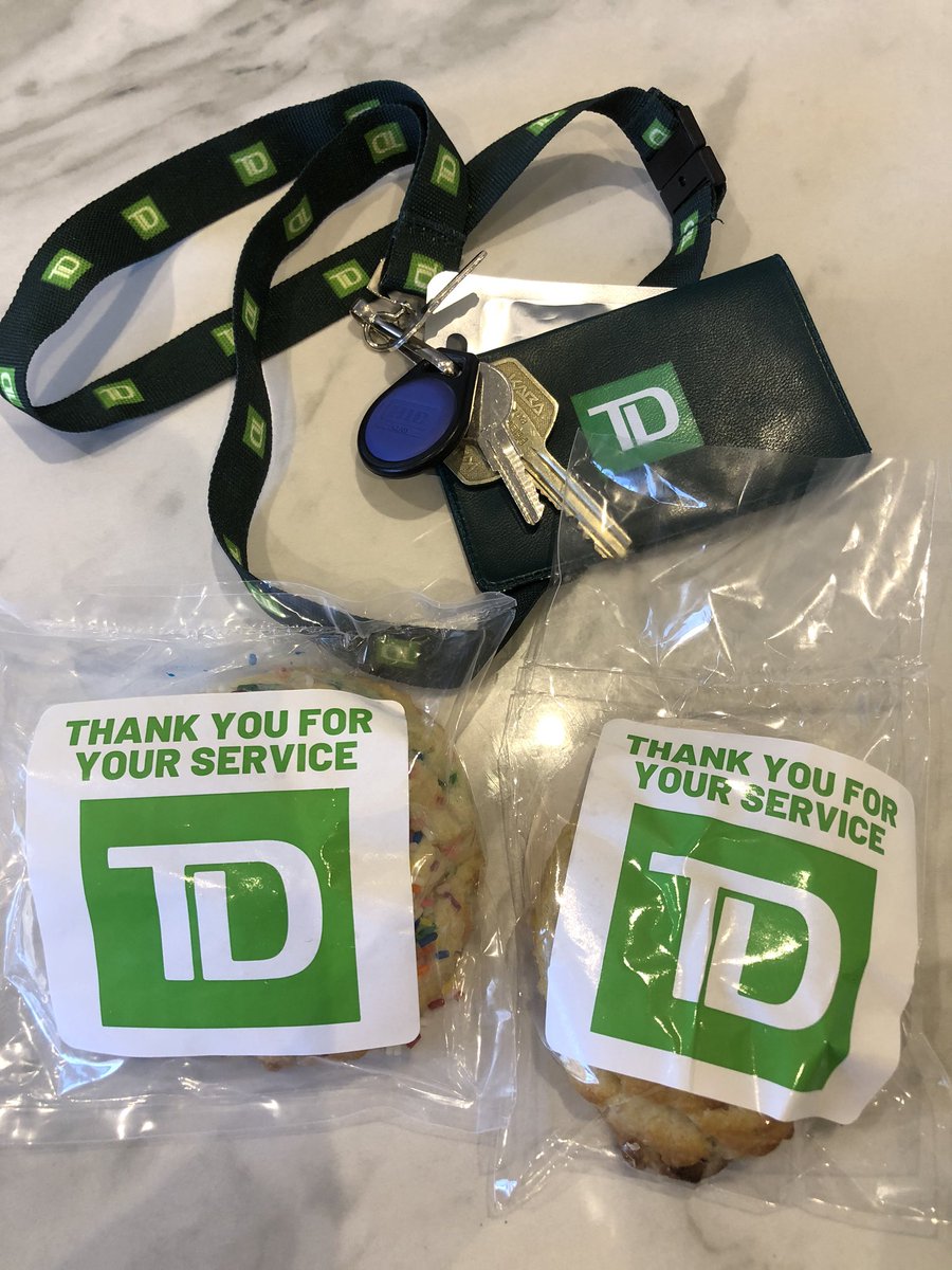 JoyceeeZzz's tweet photo. A special Easter without an egg hunt. 🐣 Found this lovely post in my neighborhood, proud to be an essential service worker, together we can make it through. ❤️@scott_belton @RachaelWong_TD @frankscarpitti https://t.co/2mtTsIFiW6