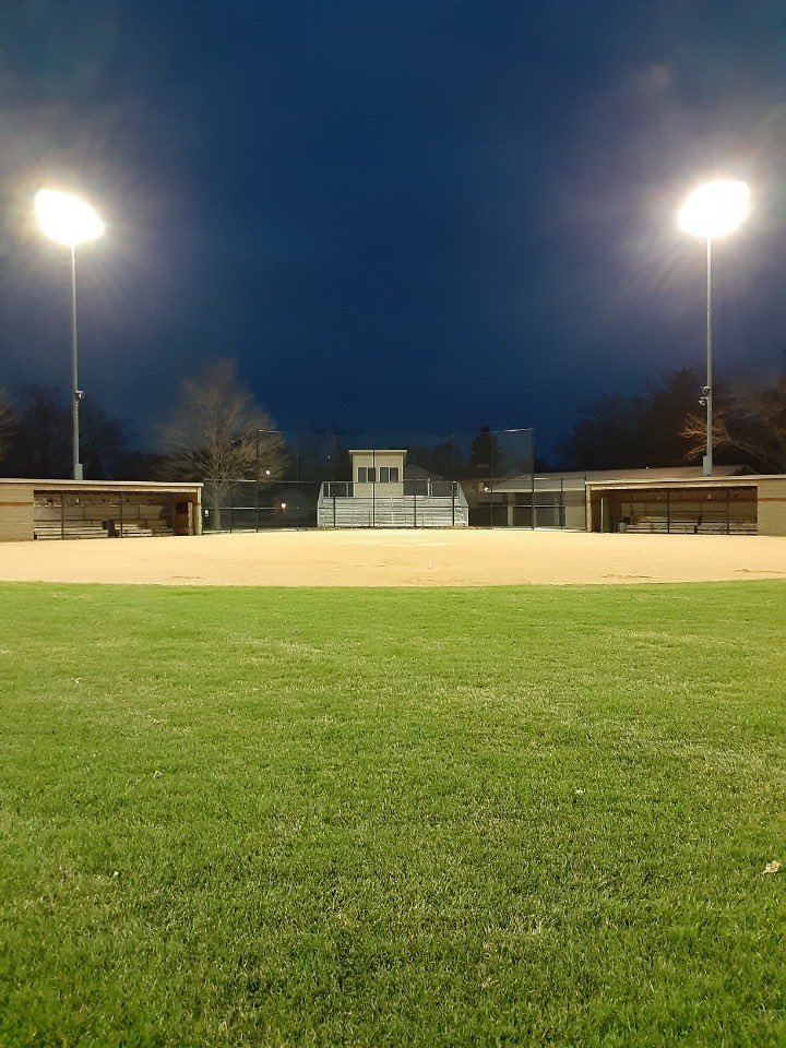wayneslackUMS's tweet photo. The “U” was all lit up to show support for our students and athletes this evening.  ⁦@IHSAA⁩ ⁦@IGHSAU⁩ ⁦@unioncsd⁩ ⁦@IOWAHSADA⁩ https://t.co/i9A2FfZpva