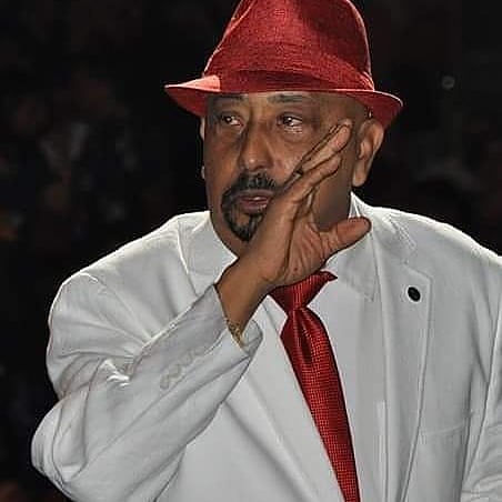 Hoy 10 de abril esta de cumpleaños 🎂 El arreglista y pianista salsero por excelencia, Enrique Arsenio Lucca Quiñones, Mr. Papo Lucca, el piano man,  quien nació en1946 en 👉 Ponce, Puerto Rico, la isla del encanto...Feliz Cumpleaños maestro y que viva su música y su orquesta 👏