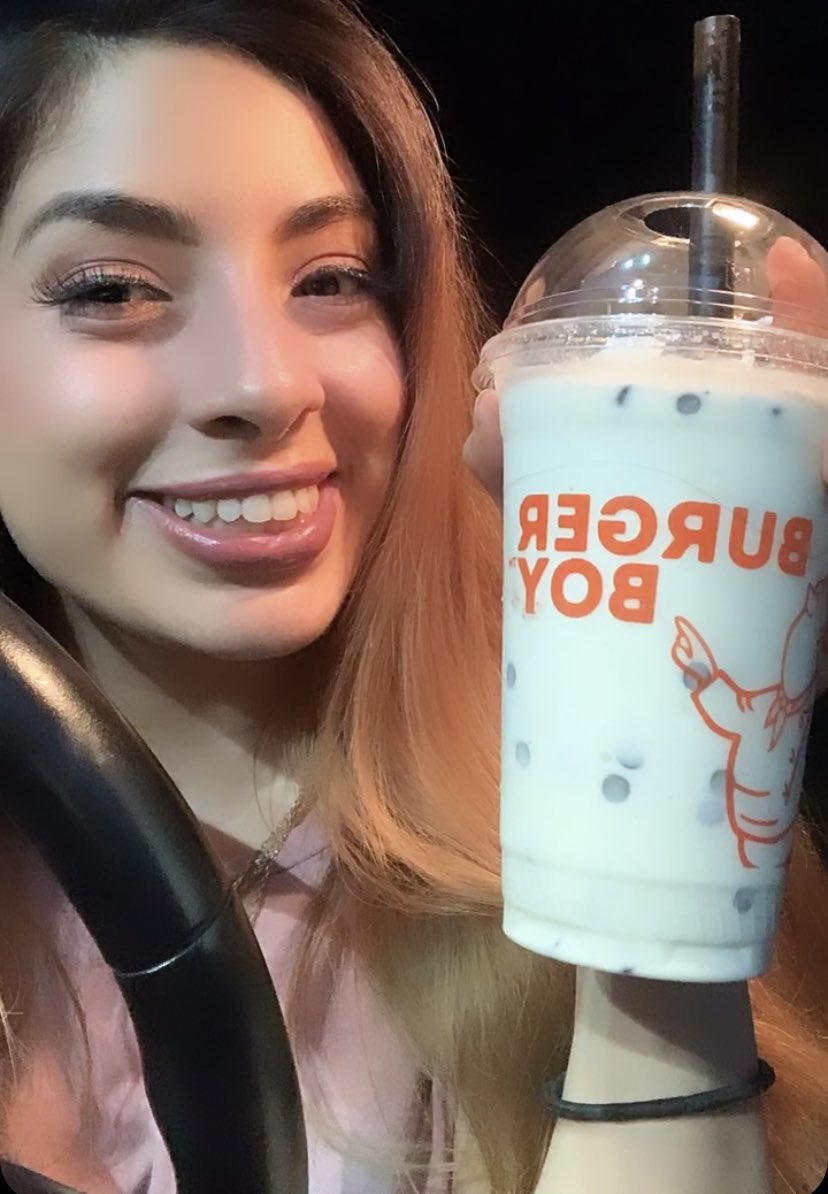 CTtheMicSlayer's tweet photo. #PUROLOCAL
Spot this week.. how could I NOT go with @BurgerBoySA ?! This chocolate chip shake π₯π₯π₯π₯ https://t.co/usNg4kOfg5