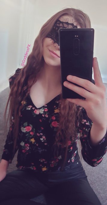 🇬🇧Ꮹoddєssƒĸ - I was REALLY feeling my mask the other day 🔥🔥 Now splurge on me, splurge it ALL on me bitch boy. Purchase out of my list and be happy I even gave you the chance. You worthless mutt, HERE - https://t.co/C7Rkg7xi6B #Findom https://t.co/JZwC8F52do