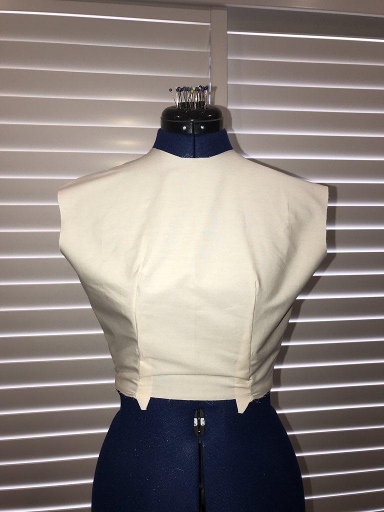 laurenarnold424's tweet photo. BODY BLOCK - Final Muslin Drape
#lacostumedesign #costumedesign #scad #elearning #draping #pattern #patterndesign #patternmaking #muslin #bodyblock #seamstress #sewing https://t.co/sbxdzJ0rYb