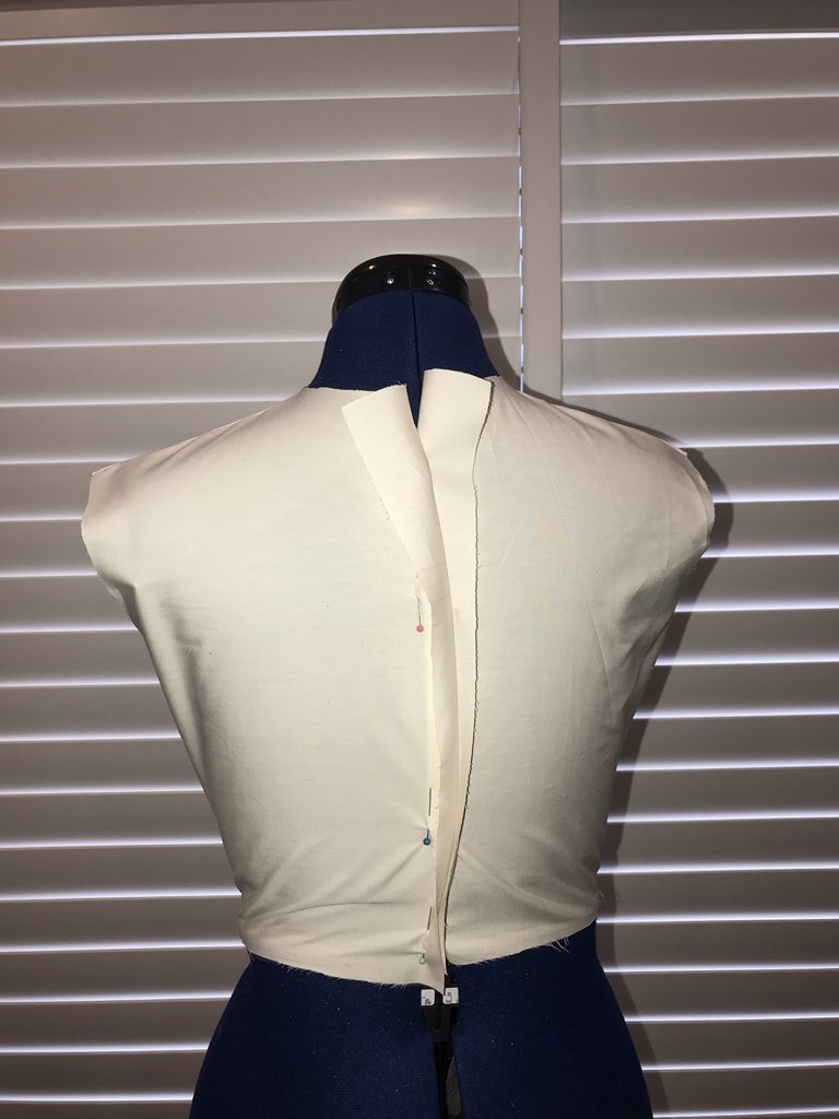 laurenarnold424's tweet photo. BODY BLOCK - Final Muslin Drape
#lacostumedesign #costumedesign #scad #elearning #draping #pattern #patterndesign #patternmaking #muslin #bodyblock #seamstress #sewing https://t.co/sbxdzJ0rYb