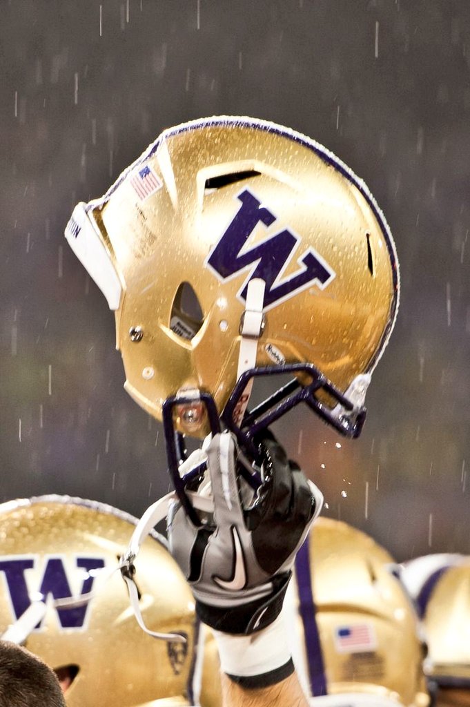 CarsenRyan's tweet image. Gateful to @CoachCato1 and excited for the scholarship offer to play football at The University of Washington. @UW_Football @CoachLakeUDUB #PurpleReign #BowDown @T_BirdFootball #B1RDGANG #UnfinishedBusiness #MILEWR #LevelUp #UncleRay