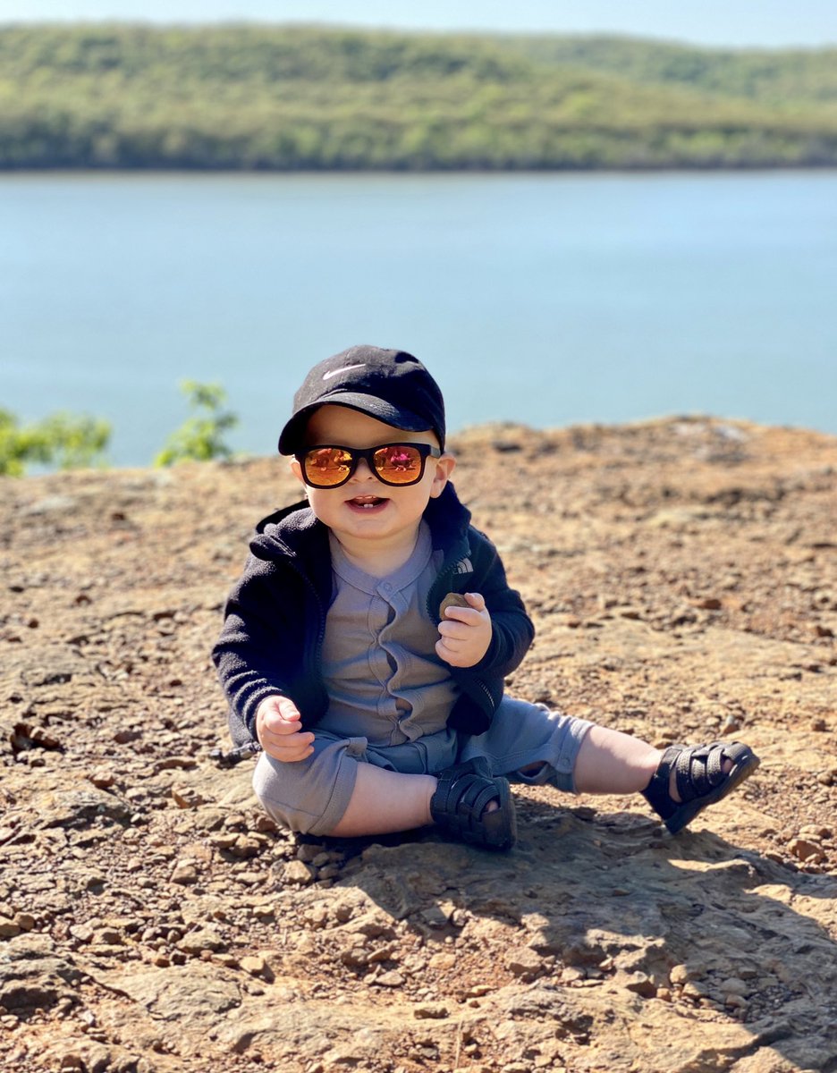 ChyChuculate's tweet photo. Soakin’ up some Vit D with this cool little dude 😎 https://t.co/iAGjGdMuEy