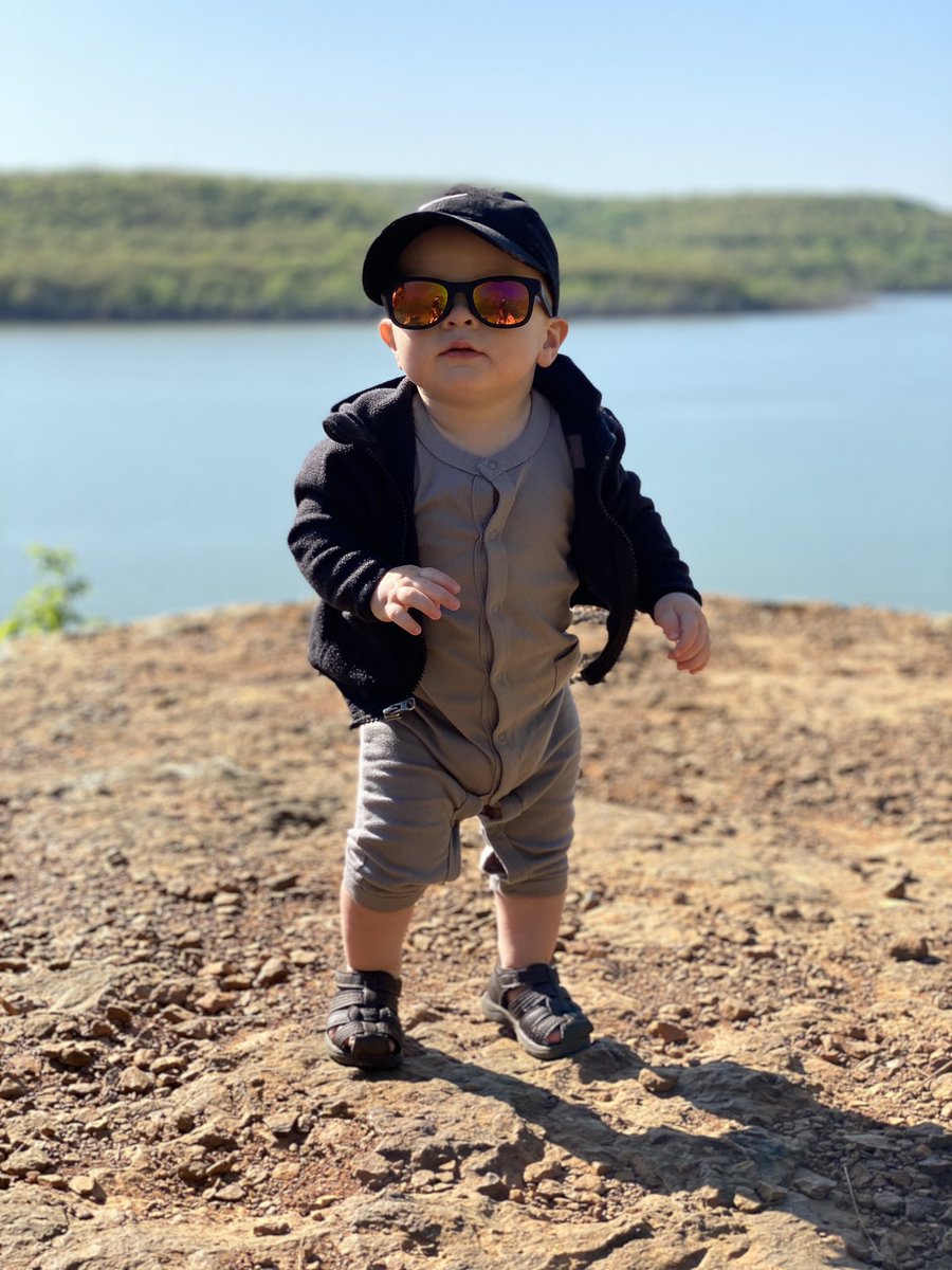 ChyChuculate's tweet photo. Soakin’ up some Vit D with this cool little dude 😎 https://t.co/iAGjGdMuEy