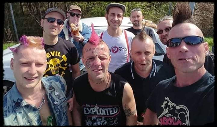 _FootbOi_'s tweet photo. Souvenir du 16 mars 2019 avec ACTE de Barbarie. Petite pause sur la route le temps de faire une photo et un sandwich. On allait à Montpellier jouer avec Solidagité. Souvenir d'une super soirée et d'un gros week-end. https://t.co/gbhBjp9wkT