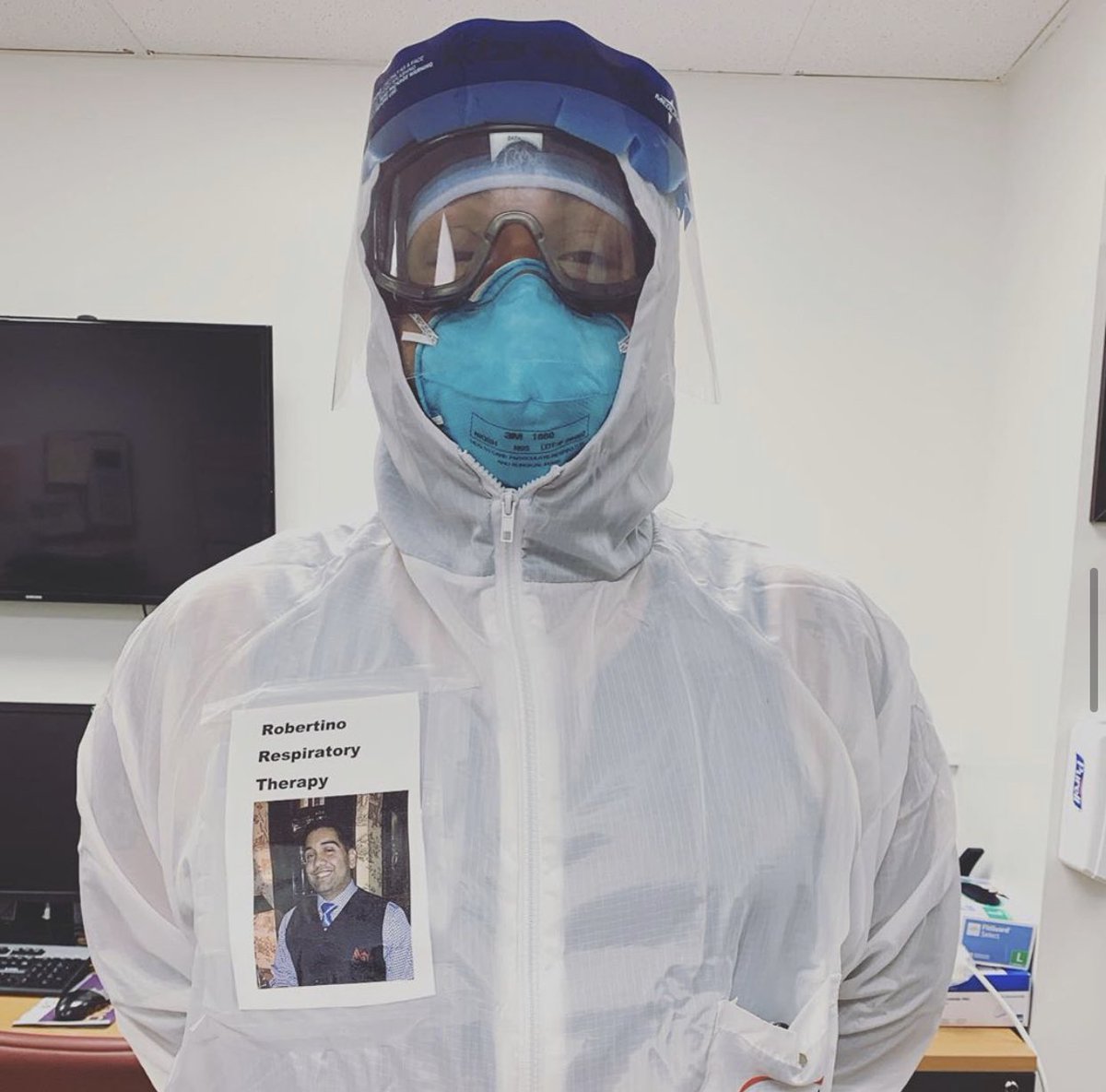 briansolis's tweet photo. "A reassuring smile makes a big difference to a scared patient. So I made a giant laminated badge for my PPE."

These other medics also taped pictures of themselves smiling so patients can see a reassuring and friendly face to ease their fears. 🙏🙏🙏 https://t.co/WxXAYoqXVD