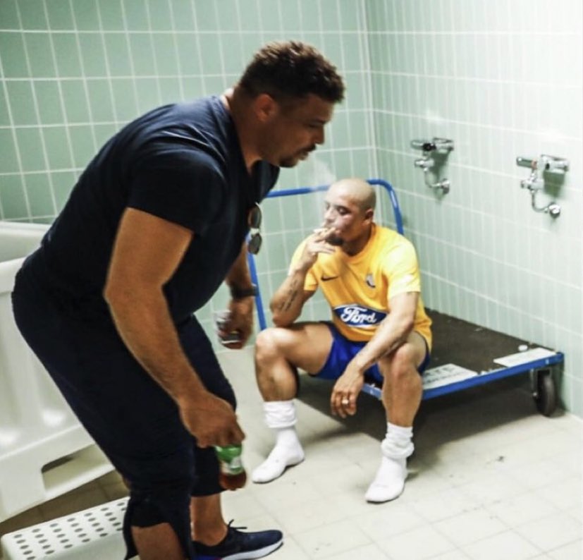 Juezcentral's tweet image. "Ronaldo no es mi amigo. Es el hermano que nunca tuve. Ha sido mi mejor amigo desde los 17 años. He dormido más con Ronaldo que con cualquier otra mujer en mi vida" -Roberto Carlos-