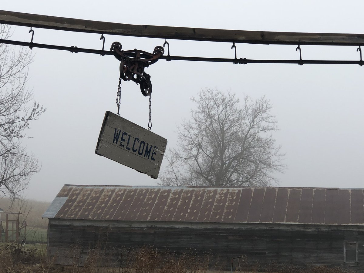 As was promised several days ago, I am now going to tweet a thread of my best Midwestern Gothic photography. A welcome sign hangs over the road, mocking and rotten