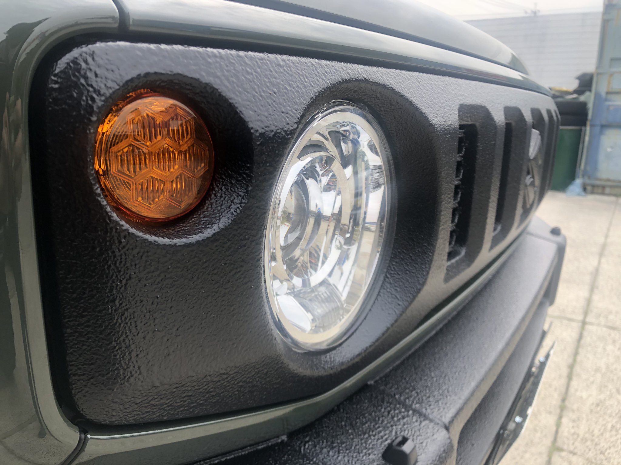 ＪＢ６４Ｗ　ジムニー　純正フロントグリル　ラプターライナー塗装 JB64W ジムニー 純正フロントグリル ラプターライナー塗装