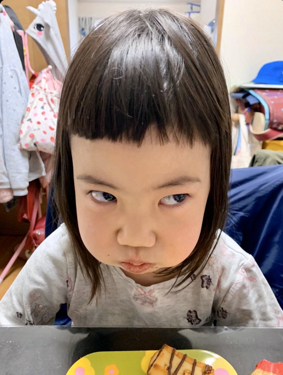 世界的な画家 奈良美智さんのinstagramに届いたフォロワーの娘さんの写真が奈良さんが描く絵にそっくり とっても似てる 似てるというか実写化 Togetter