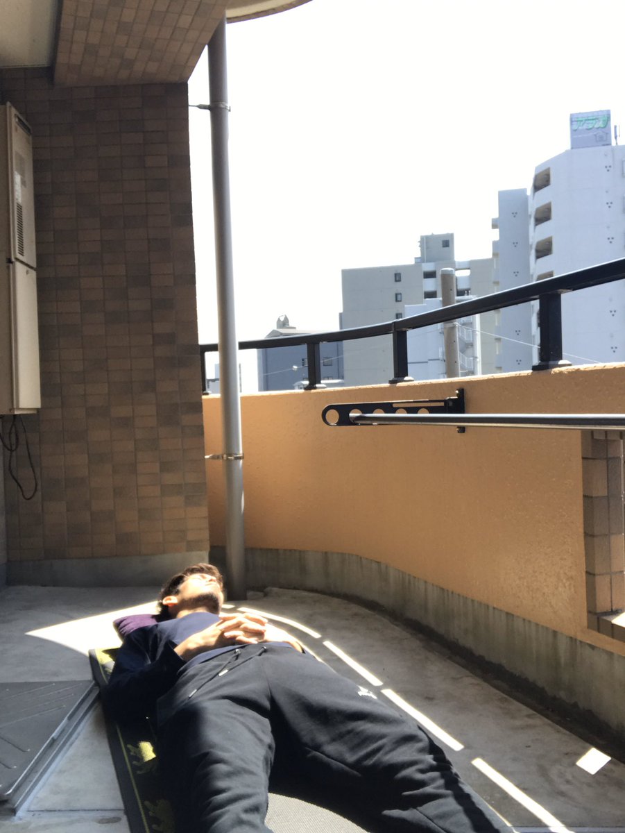 上江洲 光志 A Twitteren 空はまるで 君のように 青く澄んで どこまでも ただいま充電中