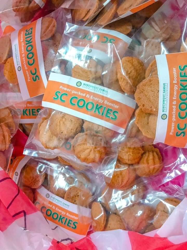 PhilstarNews's tweet photo. LOOK: Northwest Samar State University produced energy-boosting cookies packed with vitamins A, B, and E, carbohydrates, and fiber, and immunity-boosting buko juice with electrolytes for frontliners working against #COVID19PH. 

📷 Facebook/Northwest Samar State University https://t.co/63zUsNCFku
