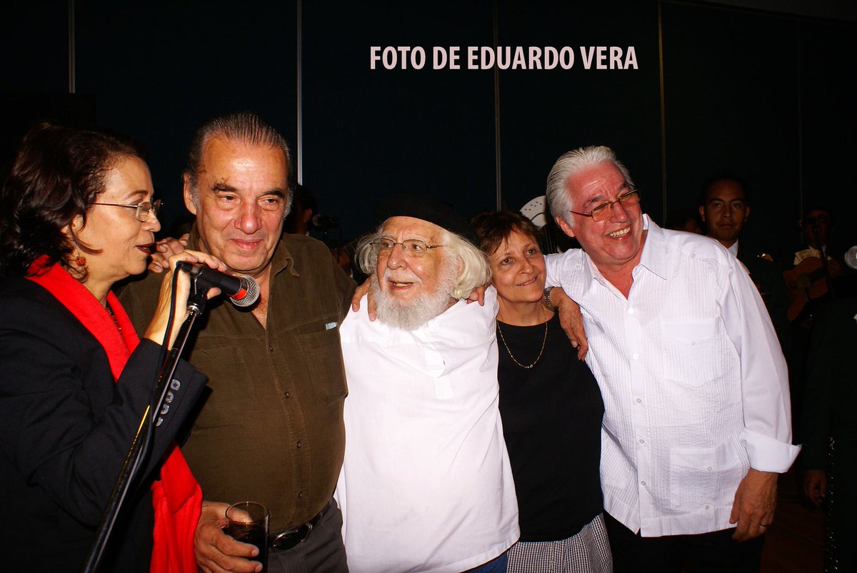 𝐀 𝐃O𝐍 #𝐄𝐑𝐍𝐄𝐒𝐓𝐎𝐂𝐀𝐑𝐃𝐄𝐍𝐀𝐋
Se adelantó Dn Ernesto
con su eterna juventud;
nunca perdió la virtud
d separarse del resto.
Con su amor siempre dispuesto
a este poeta  cabal
se lo llevó el vendaval.
Tengo quejas contra Dios
un moretón en la voz
y en el pecho un cardenal