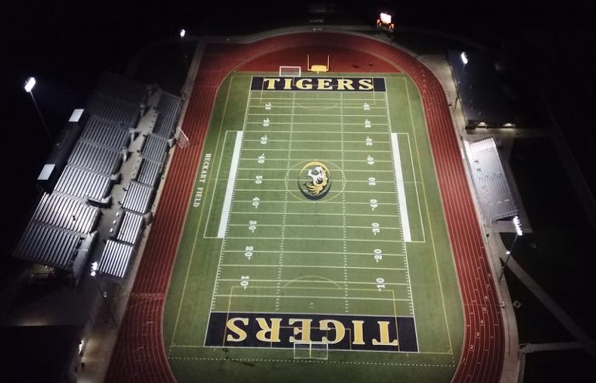 SEDALIASCHOOLS's tweet photo. In honor of #Classof2020 - especially spring sports athletes who saw final seasons over before they started … Lights at Tiger Stadium, Suzie Ditzfeld Field, Dey Field were shining bright tonight at 20:20 (8:20 pm) for 20:20 https://t.co/PsvWZf9h0c